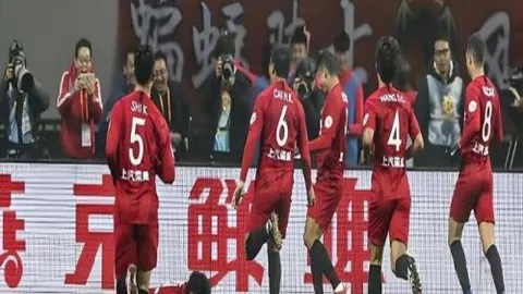 三连胜势头强劲，曼联能否在这关键一战扭转疑云？挑战来袭！